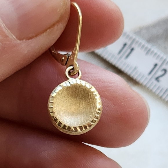 14K Yellow Gold Leverback drops with diamond-cut edges. Like new. - Picture 2 of 4